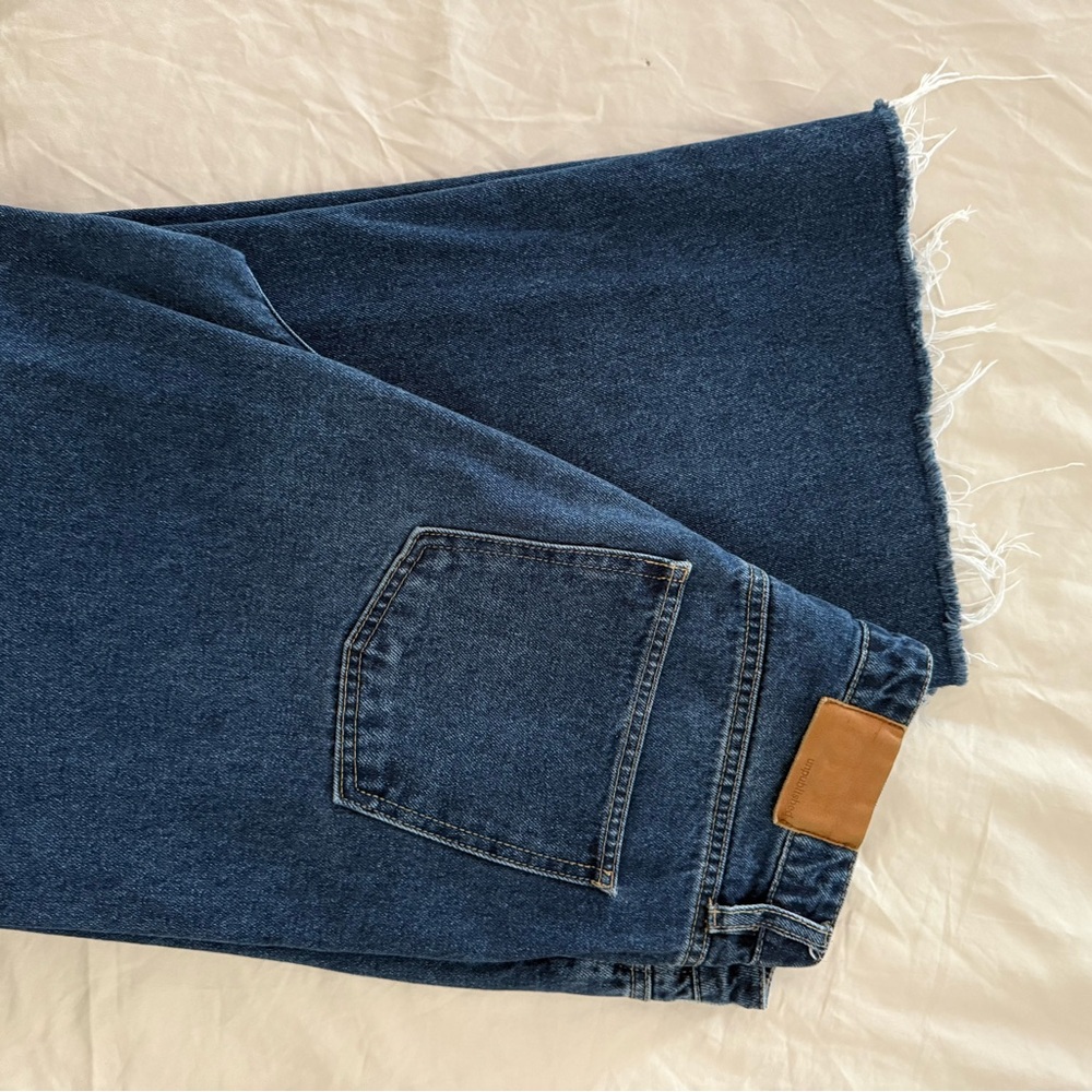 Stylish Women's Dark Blue Cropped Jeans